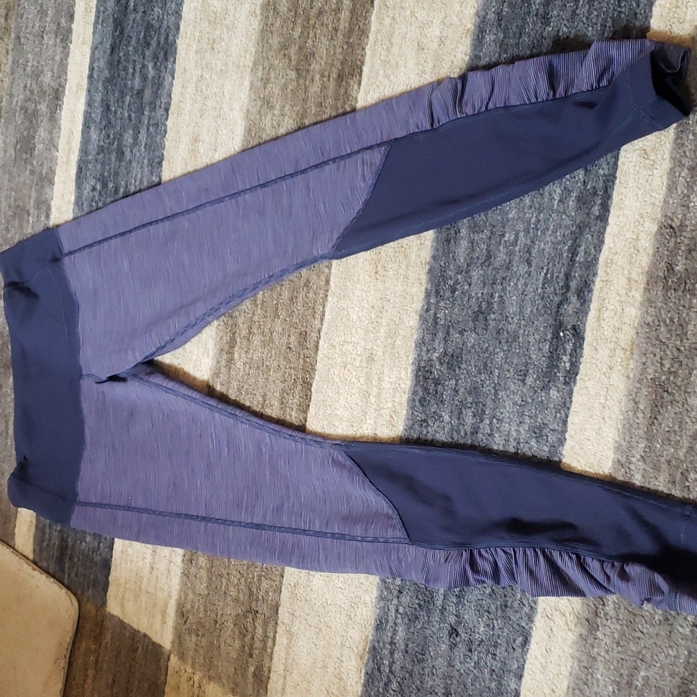 Lululemon leggings.    *03